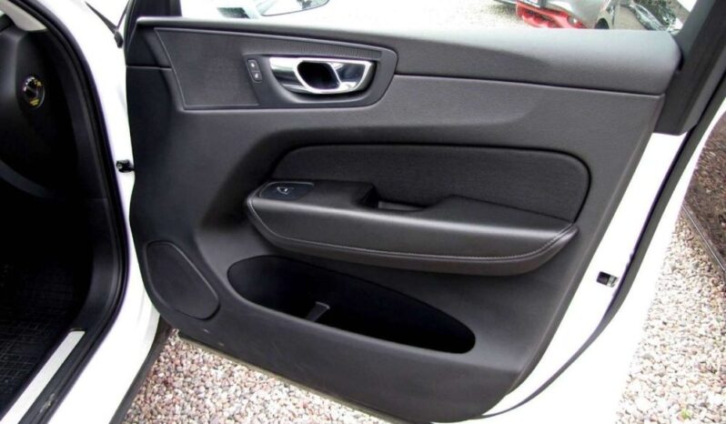 Volvo XC 60 | FWD (przód) | Manualna | 150 KM | Biały full