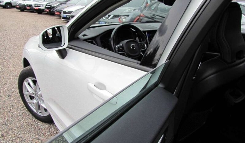 VOLVO XC 60 | FWD (przód) | Manualna | 150 KM | Biały full