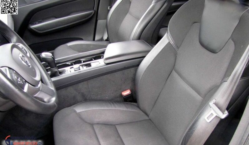 VOLVO XC 60 | FWD (przód) | Manualna | 150 KM | Biały full