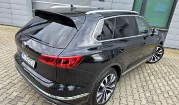 VOLKSWAGEN Touareg  | 4×4 (stały) | Automatyczna | 286 KM | Czarny full