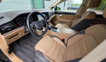 VOLKSWAGEN Touareg  | 4×4 (stały) | Automatyczna | 286 KM | Czarny full