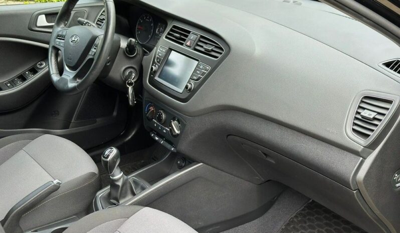 HYUNDAI i20  | FWD (przód) | Manualna | 100 KM | Czarny full