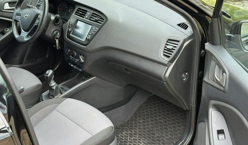 HYUNDAI i20  | FWD (przód) | Manualna | 100 KM | Czarny full