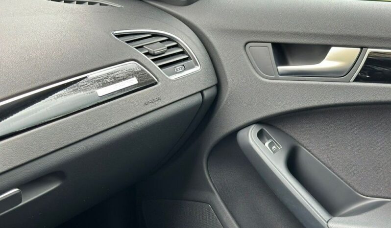 AUDI A4  | 4×4 (doł. automatycznie) | Manualna | 170 KM | Niebieski full