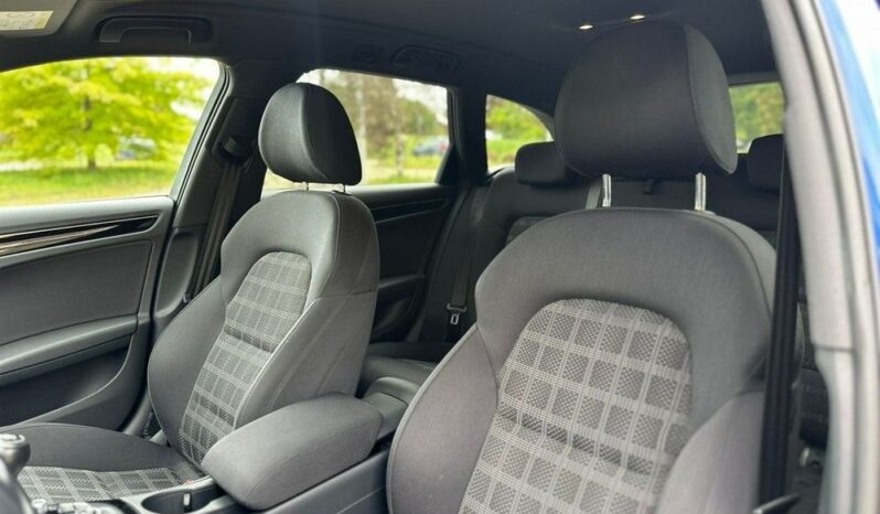 AUDI A4  | 4×4 (doł. automatycznie) | Manualna | 170 KM | Niebieski full