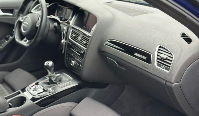 AUDI A4  | 4×4 (doł. automatycznie) | Manualna | 170 KM | Niebieski full