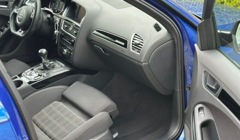 AUDI A4  | 4×4 (doł. automatycznie) | Manualna | 170 KM | Niebieski full