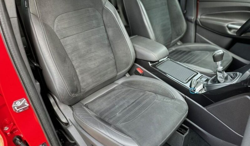 FORD Kuga  | FWD (przód) | Manualna | 150 KM | Czerwony full