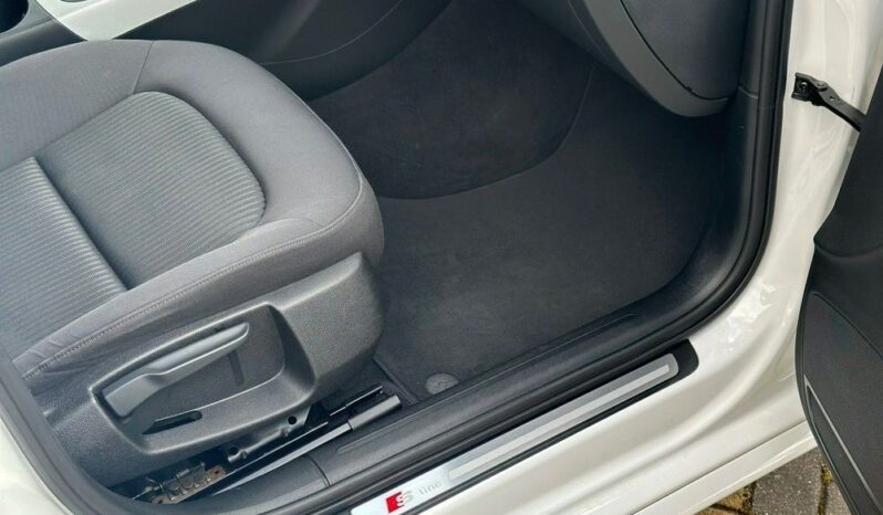 AUDI A4  | FWD (przód) | Manualna | 170 KM | Biały full