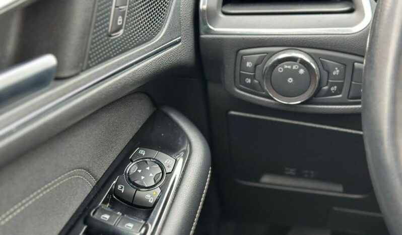 FORD EDGE  | 4×4 (doł. automatycznie) | Manualna | 190 KM | Srebrny full