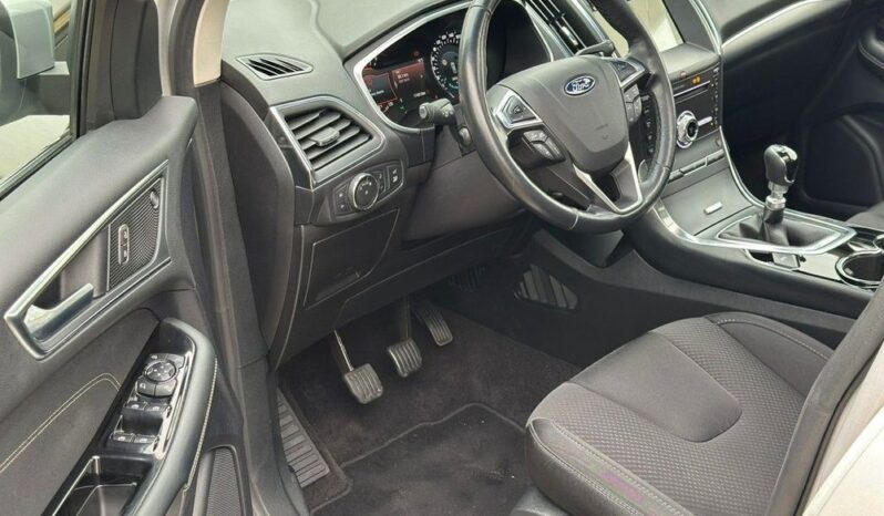 FORD EDGE  | 4×4 (doł. automatycznie) | Manualna | 190 KM | Srebrny full