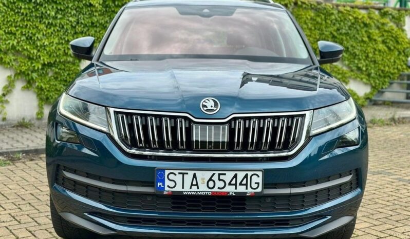 SKODA Kodiaq  | 4×4 (doł. automatycznie) | Automatyczna | 190 KM | Niebieski full