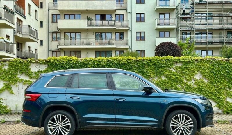 SKODA Kodiaq  | 4×4 (doł. automatycznie) | Automatyczna | 190 KM | Niebieski full