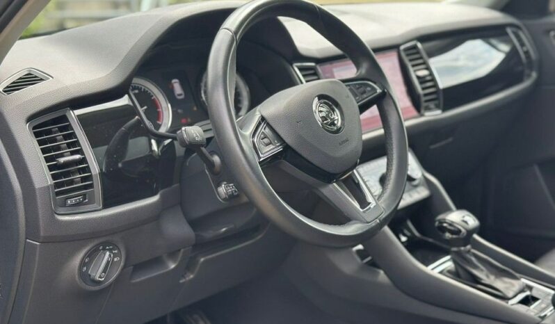 SKODA Kodiaq  | 4×4 (doł. automatycznie) | Automatyczna | 190 KM | Niebieski full