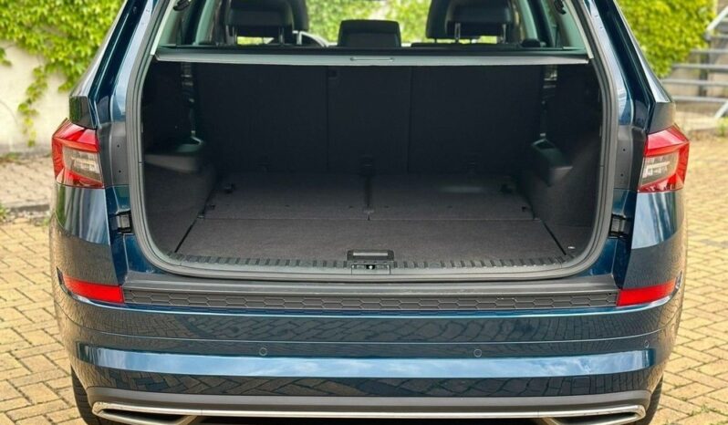 SKODA Kodiaq  | 4×4 (doł. automatycznie) | Automatyczna | 190 KM | Niebieski full