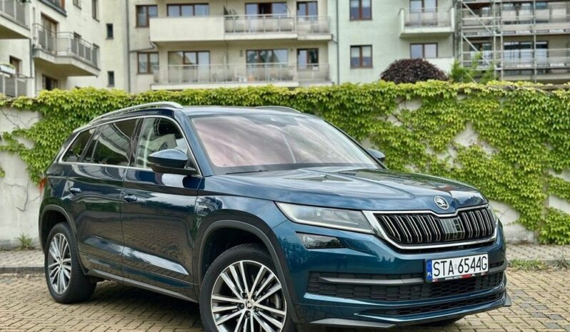 SKODA Kodiaq  | 4×4 (doł. automatycznie) | Automatyczna | 190 KM | Niebieski full