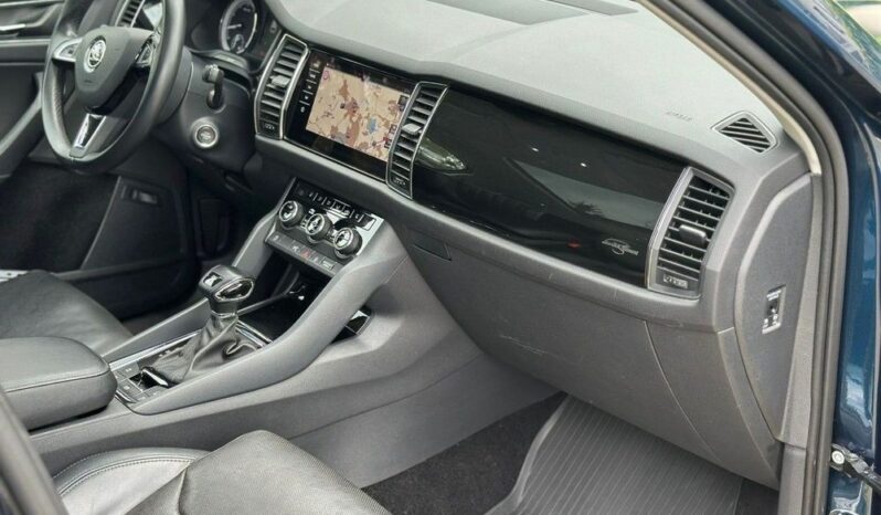 SKODA Kodiaq  | 4×4 (doł. automatycznie) | Automatyczna | 190 KM | Niebieski full