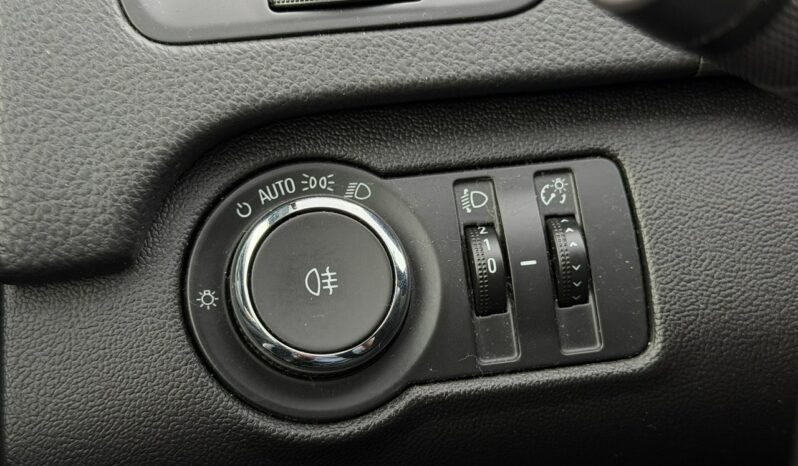 OPEL Insignia  | FWD (przód) | Manualna | 140 KM | niebieski jasny full