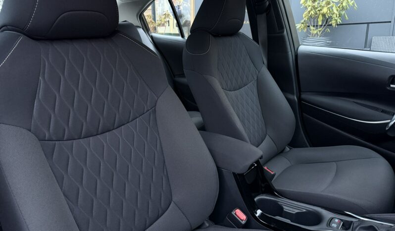 TOYOTA Corolla  | przedni | Automatyczna | 125 KM | bialy full