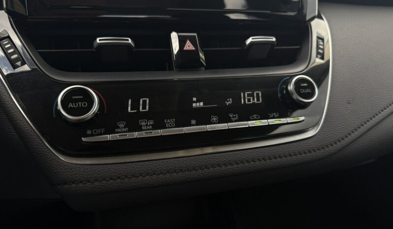 TOYOTA Corolla  | przedni | Manualna | 125 KM | Czarny full