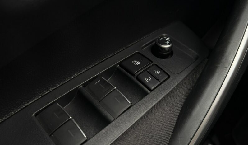 TOYOTA Corolla  | przedni | Automatyczna | 125 KM | bialy full