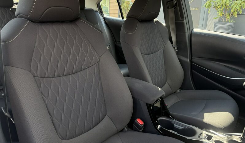 TOYOTA Corolla  | przedni | Automatyczna | 125 KM | bialy full