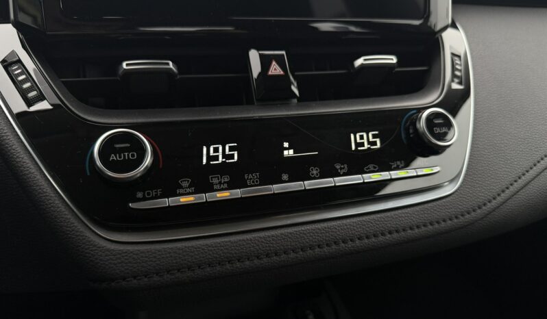 TOYOTA Corolla  | przedni | Manualna | 125 KM | zloty full