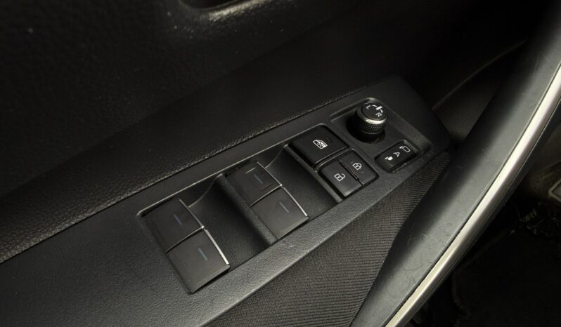 TOYOTA Corolla  | przedni | Manualna | 125 KM | zloty full