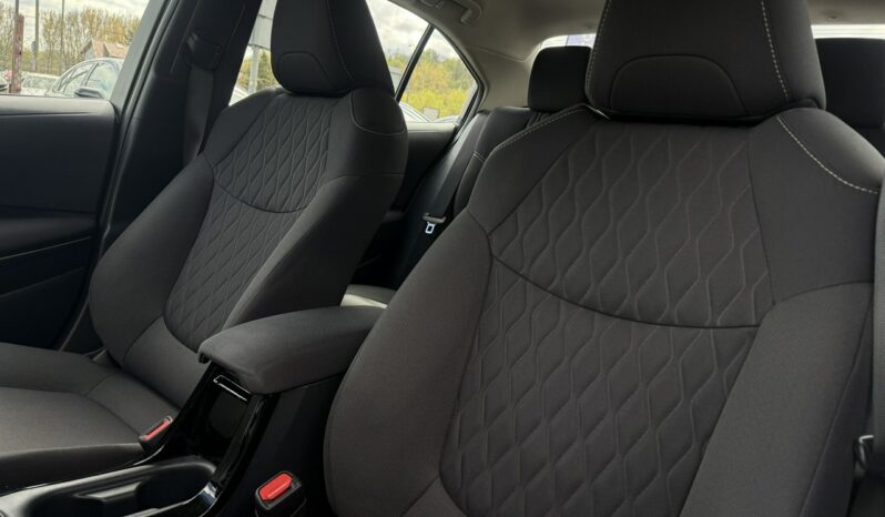TOYOTA Corolla  | przedni | Automatyczna | 125 KM | bialy full