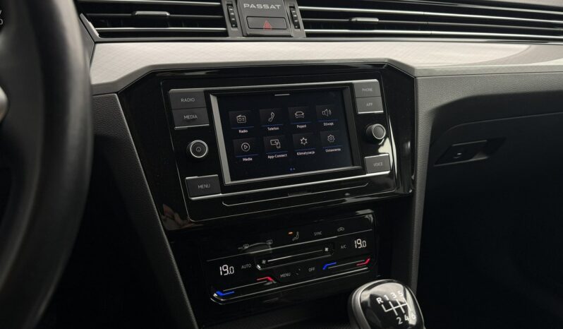 VOLKSWAGEN Passat  | przedni | Manualna | 150 KM | bialy full