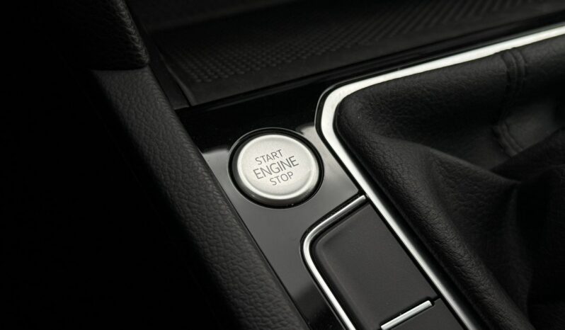 VOLKSWAGEN Passat  | przedni | Manualna | 150 KM | bialy full