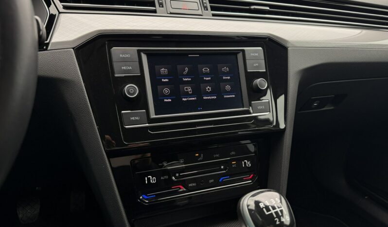 VOLKSWAGEN Passat  | przedni | Manualna | 150 KM | bialy full