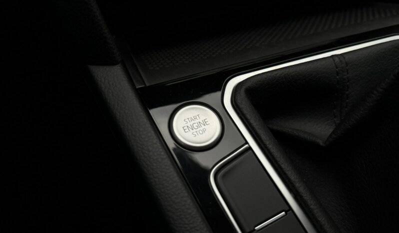 VOLKSWAGEN Passat  | przedni | Manualna | 150 KM | bialy full