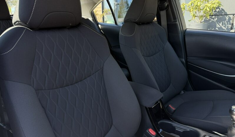 TOYOTA Corolla  | przedni | Manualna | 125 KM | Srebrny full