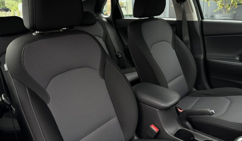 HYUNDAI I30  | przedni | Manualna | 110 KM | Srebrny full