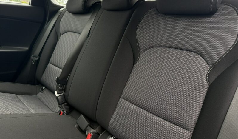 HYUNDAI I30  | przedni | Manualna | 110 KM | Srebrny full