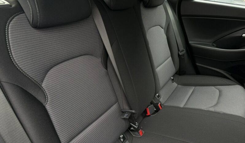 HYUNDAI I30  | przedni | Manualna | 110 KM | Srebrny full