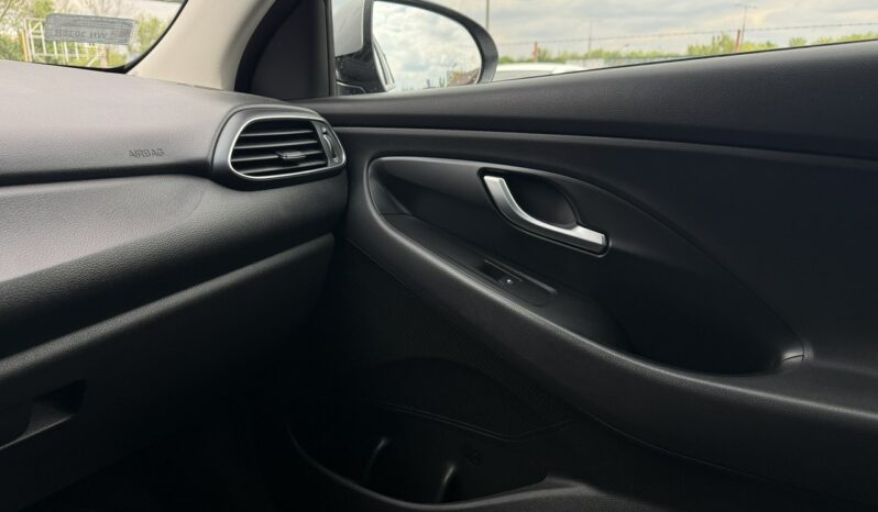 HYUNDAI I30  | przedni | Manualna | 110 KM | Srebrny full