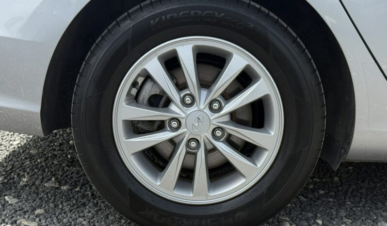 HYUNDAI I30  | przedni | Manualna | 120 KM | Srebrny full
