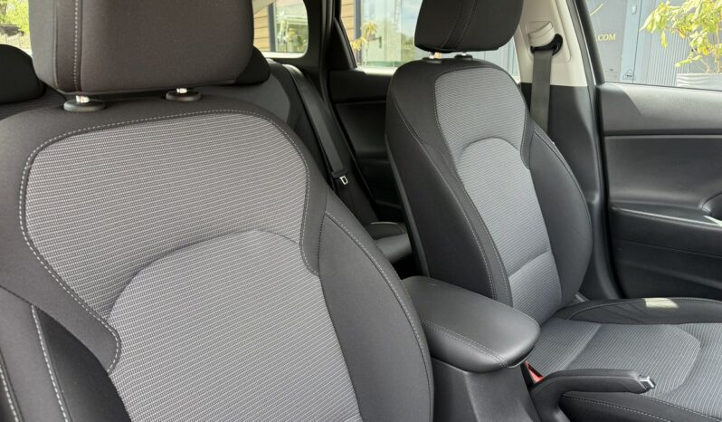 HYUNDAI I30  | przedni | Manualna | 120 KM | Srebrny full