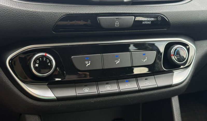 HYUNDAI I30  | przedni | Manualna | 120 KM | Srebrny full