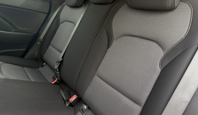 HYUNDAI I30  | przedni | Manualna | 120 KM | Srebrny full