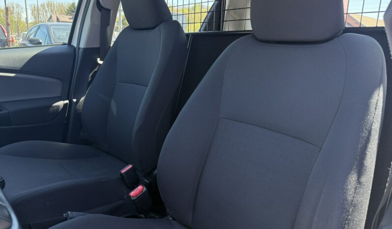 TOYOTA Yaris  | przedni | Manualna | 111 KM | bialy full