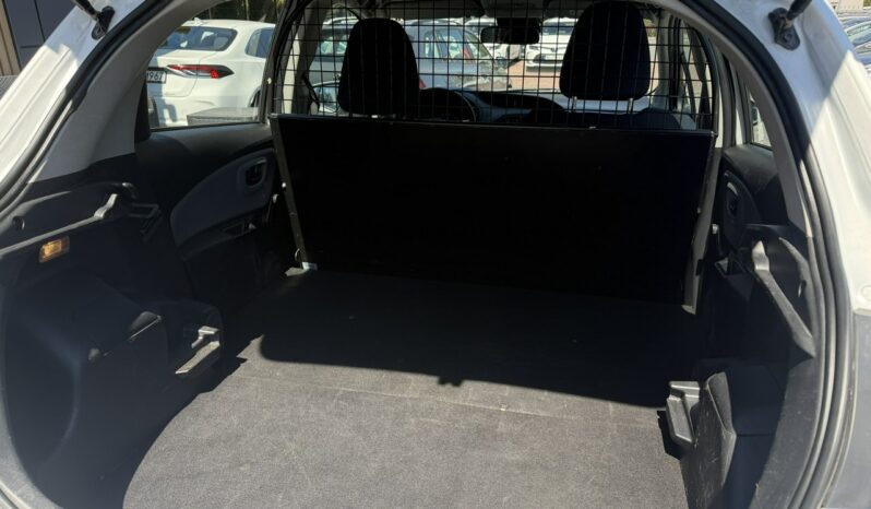TOYOTA Yaris  | przedni | Manualna | 111 KM | bialy full