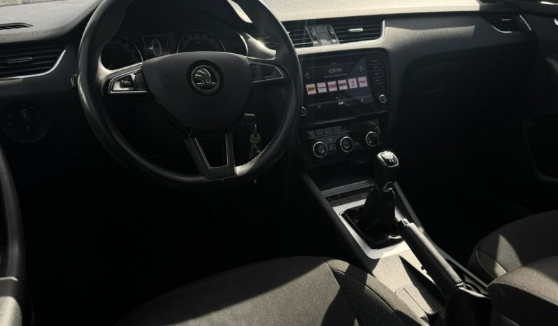 SKODA Octavia  | przedni | Manualna | 115 KM | bialy full