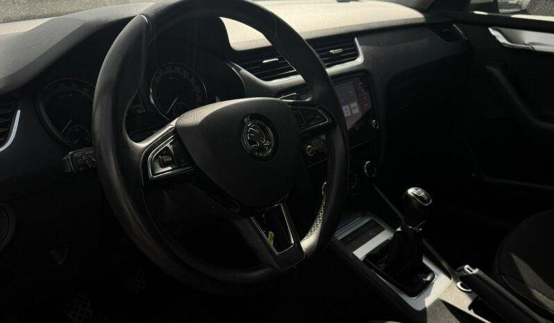 SKODA Octavia  | przedni | Manualna | 115 KM | bialy full
