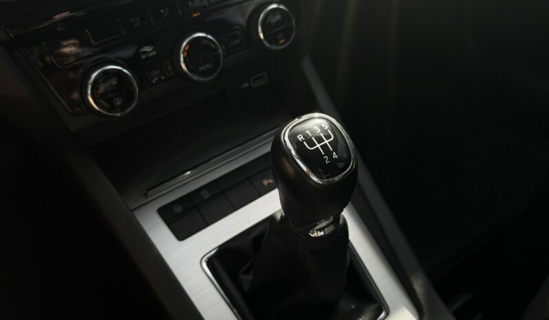 SKODA Octavia  | przedni | Manualna | 115 KM | bialy full