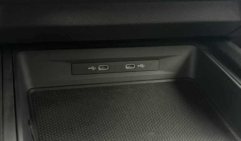 SEAT Leon  | przedni | automatyczna_dwusprzeglowa | 110 KM | bialy full