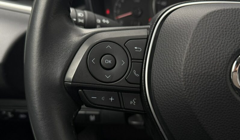 TOYOTA Corolla  | przedni | Manualna | 125 KM | Srebrny full