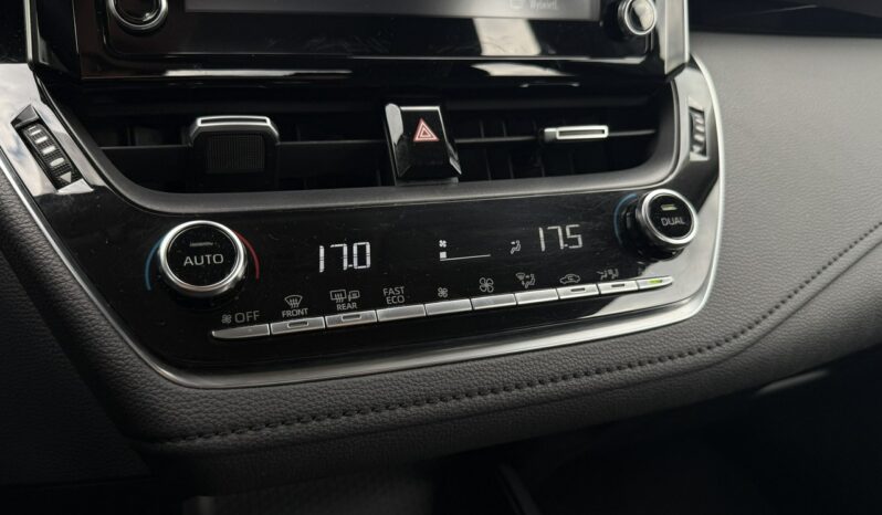 TOYOTA Corolla  | przedni | Manualna | 125 KM | Srebrny full